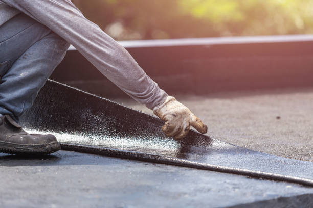 Professional Vapor Barrier Installation technician working in Pontiac, MI